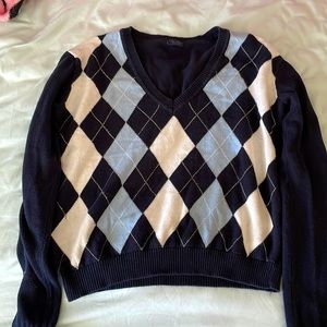 cropped v neck blue and white sweater